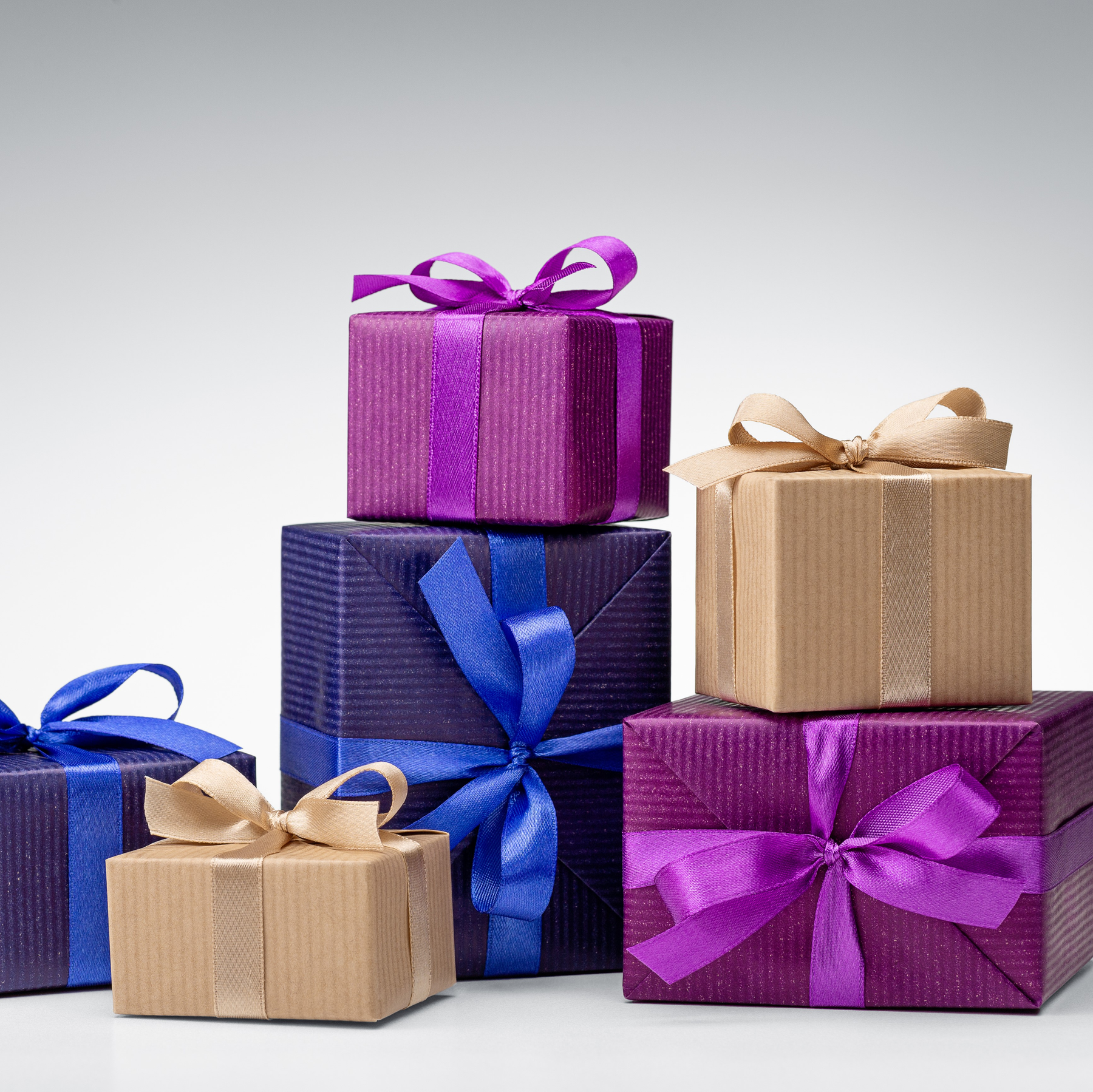 Geschenke aufeinander gestappelt