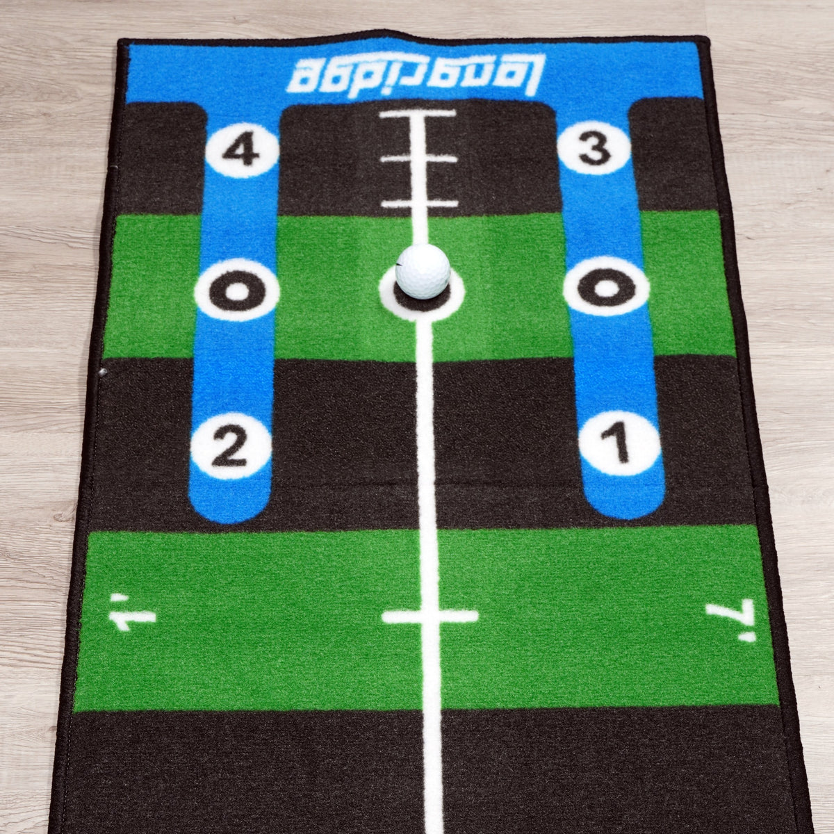 Zielende der Putting-Matte mit Zielkreis nach 2,47 m und Fußmarken